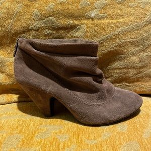 Steve Madden brown suede slouch booties 🤎